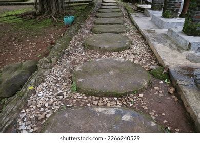 18,899 Cobblestone Garden Path Images, Stock Photos & Vectors ...