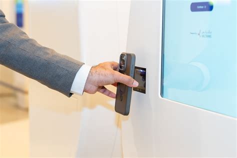 Dubai Airports Rolls Out DXB Greet & Go, a Smart QR Code based Pickup ...