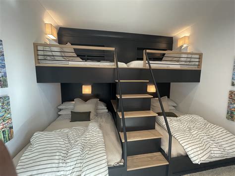 Cozy Bunk Room with Built-In Beds