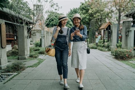 Image result for Entendre vs Ecouter