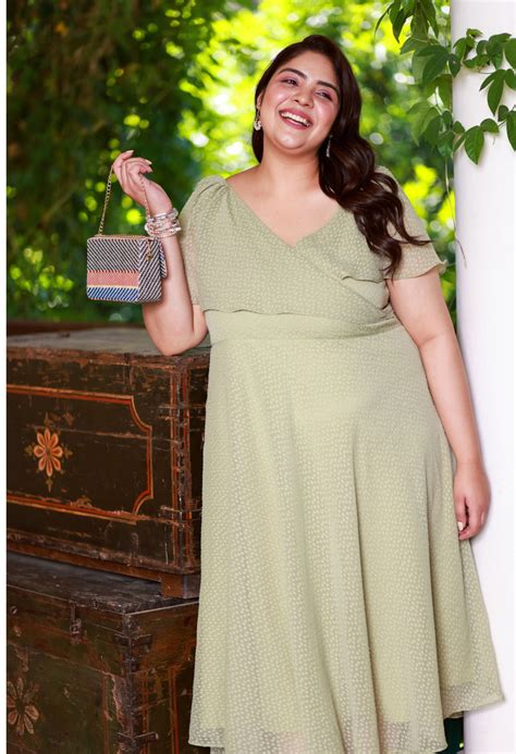 Plus Size Soothing Green Refreshing Drop Neckline Dress – DESINOOR.COM
