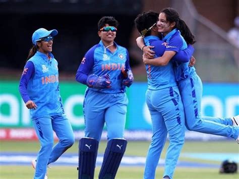 Beat Ireland by 5 runs with DLS method; Mandhana played a career best ...