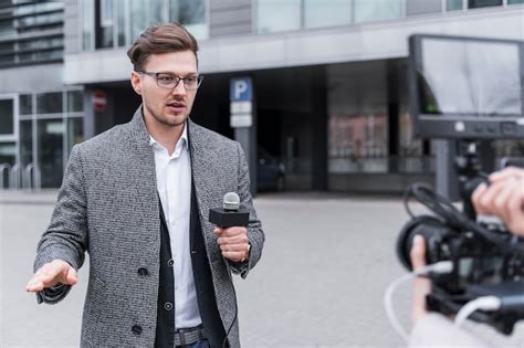 High angle journalist working | Free Photo