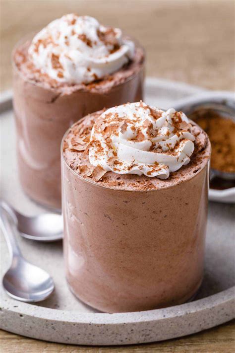 Quick (And Fluffy) Keto Dark Chocolate Mousse (with Whipped Cream ...