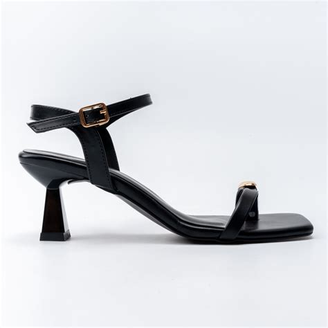 Dune Chic - Black Casual Sandal – Forever Shoe Bazar