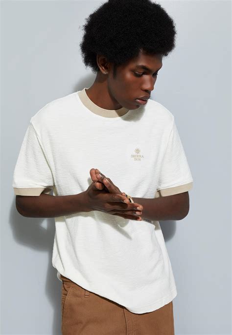 Buy URB_N Men Regular Fit Solid T-shirt Online at just Rs. 599.0 ...