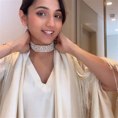 BUY MOTI UNEVEN SMALL FAUX MOISSANITE CHOKER - TIRAMISU
