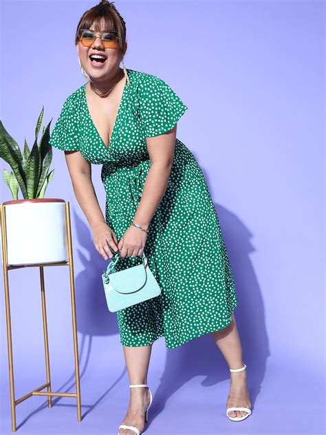 Berrylush Curve Women Gorgeous Green Floral Vacay Attire
