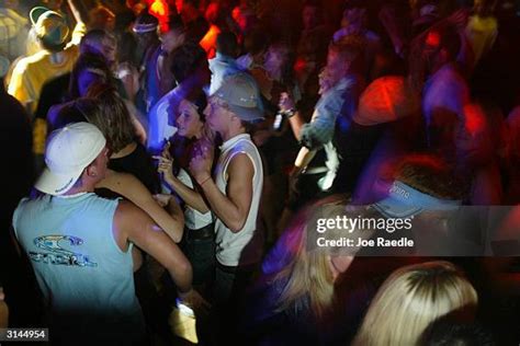 Spring Break Parties Dancing 的图像结果