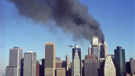 美国911恐怖袭击事件，飞机撞向世贸大厦的惨烈现场 - 动态 - 派谷老照片修复