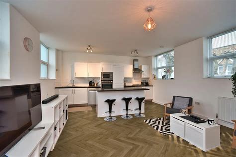 LVT Herringbone Flooring: Installation & Style Guide (UK)