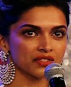 Deepika padukone crying