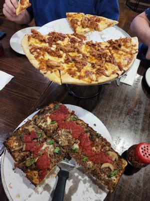 CARRIAGE COURT PIZZA - Updated July 2024 - 51 Photos & 87 Reviews - 211 ...