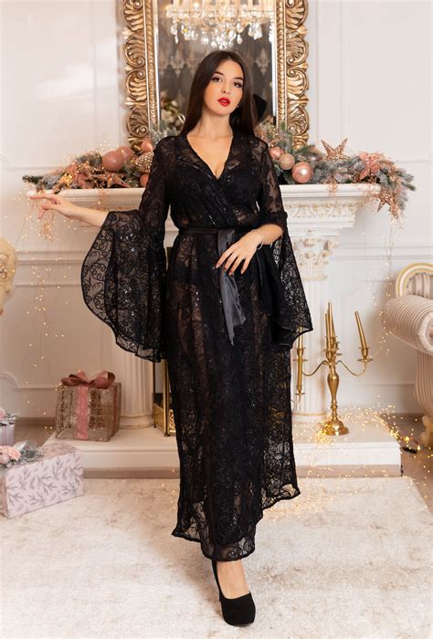 EXCLUSIVE BLACK ELEGANT LONG DRESSING GOWN FOR WOMEN