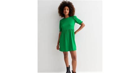 Green Crinkle Jersey Puff Sleeve Mini Smock Dress | New Look