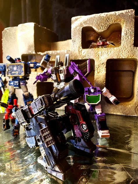 Heavy/Scratch: - Siege Megs Alt Modes | TFW2005 - The 2005 Boards