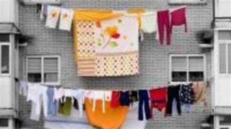 Multas de 750 euros por tender la ropa en el balcón en Ripoll