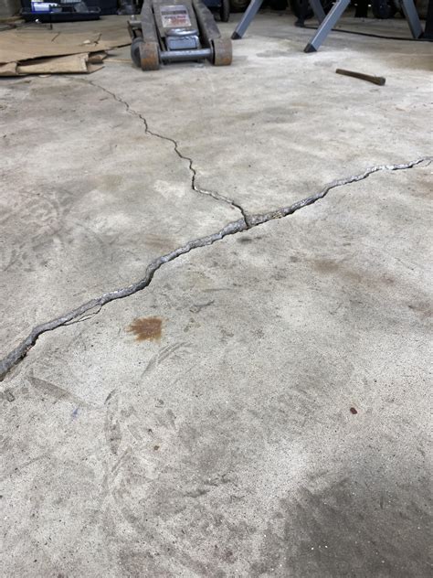 Cracks in garage floor : r/Concrete