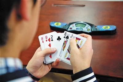 高一男生32秒能记住一副牌 获封“世界记忆大师”|二进制|记忆|扑克牌_新浪新闻