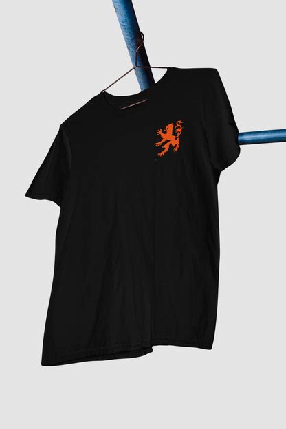 Netherlands Bergkamp Tribute Black Tee – Football Fashion