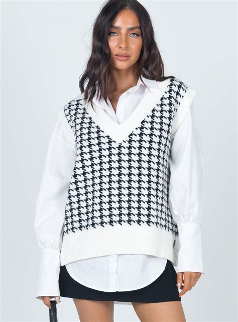 What To Wear With White Sweater Vest at Jason Lindstrom blog