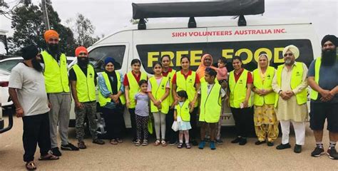 Sikh Volunteers Indian Restaurant Owners Provide Free Food To Aussies ...