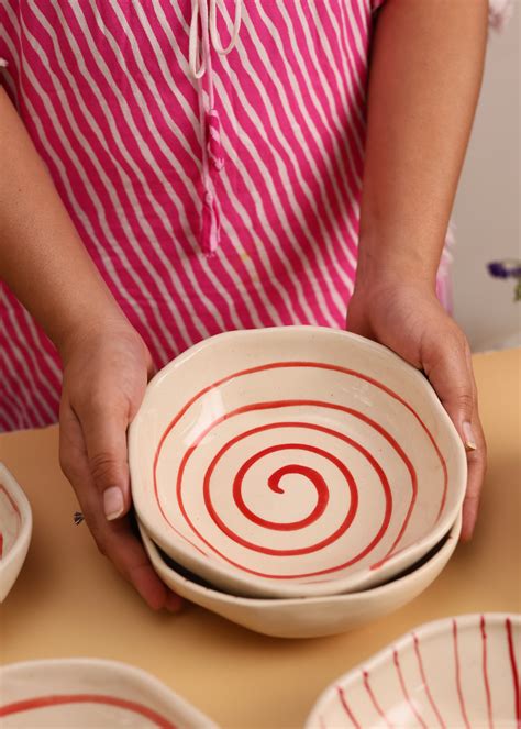 Red & White Spiral Bowl – WeavingHomes