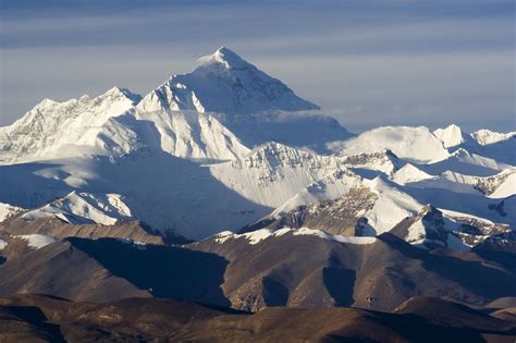 Fight Breaks Out on Everest over Weekend: 100 Sherpas vs. 3 Europeans ...