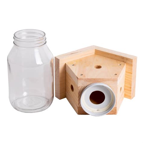 Outdoor Carpenter Bee Trap | Lehman's