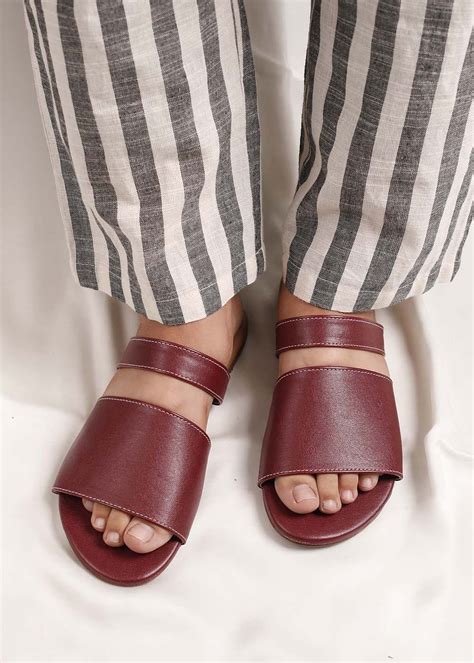 Get Pecan Brown Cruelty Free Leather Sliders at ₹ 2199 | LBB Shop