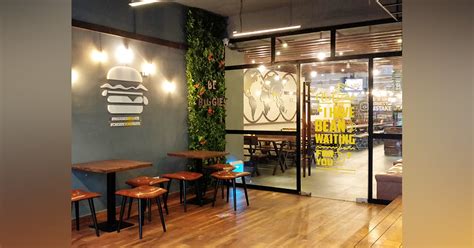 Bun Up Your Craving With Extraordinary & Delish Grilled Burgers At This ...