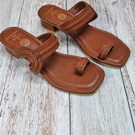 True Brown Toe Loops – irasoles