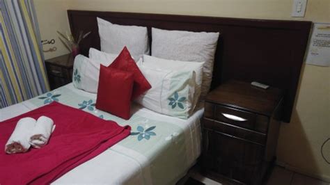 THE MARY'S BNB (Mogwase) - B&B Reviews, Photos, Rate Comparison ...