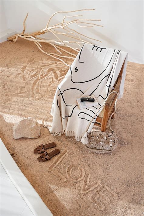 Buy SASHAA WORLD Printed Women Face Woven Throw | Cozy Blanket for Your ...