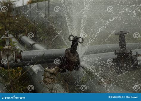 Exploding Pipe 的图像结果