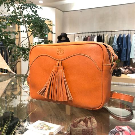 IL BISONTE イルビゾンテ タッセルミニショルダーバッグ【54222300111】(COL ヤキヌメ） | home web store