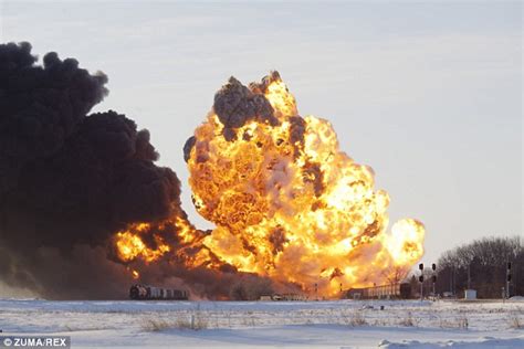 Model Train Explosion 的图像结果