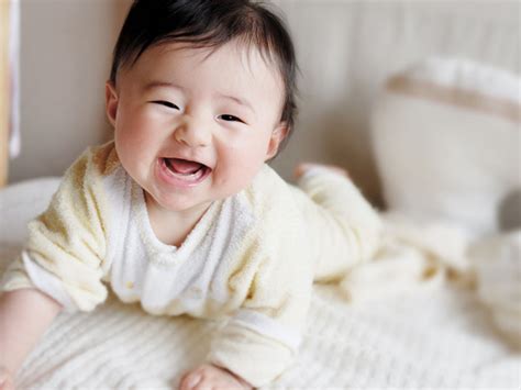 Estou amamentando. Posso alisar o cabelo? E pintar? | BabyCenter