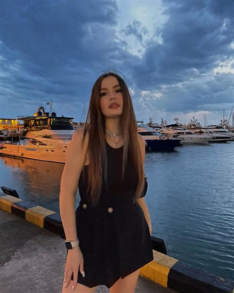 Ya Lilyy слив фото онлифанс модели Я Лилу