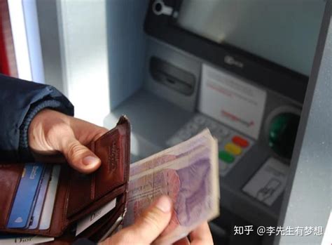 想取现金忘带银行卡？ATM也可以“扫码取现”！