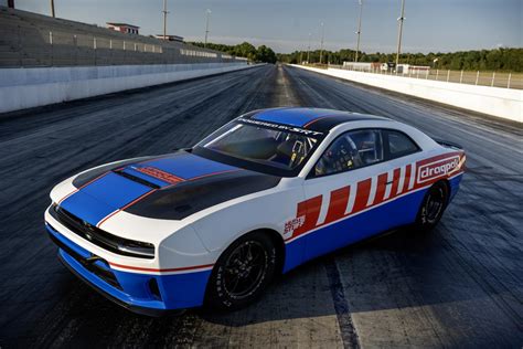 Dodge Unleashes Charger Hustle Stuff Drag Pak Capable Of Sub-8 Seconds - Carlist