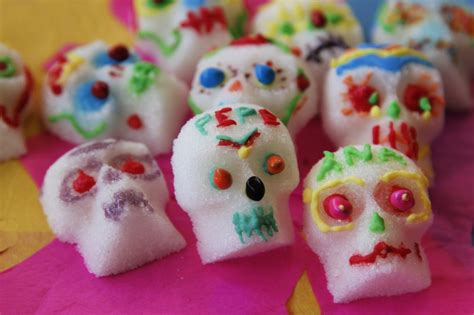 How To Make Edible Sugar Skulls for Day of the Dead • Mama Latina Tips