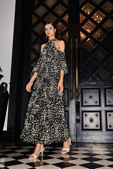 The Ultimate Guide to Finding the Perfect Summer Travel Dress | by ...