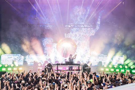 LCD Soundsystem, Jamie xx, IDLES & L'Rain had Forest Hills Stadium dancing (pics, setlists, review)