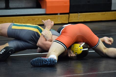 Wrestling bulges in your face | Scrolller