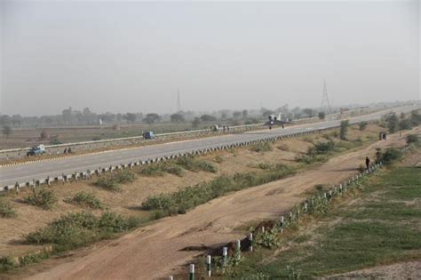 Mirage 2000 Fighter Jet Test-Lands on Yamuna Expressway Near Delhi ...