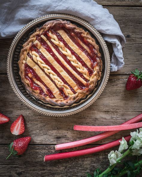 🥧 Rhubarb and Strawberry Pie (Vegan) — A Vegan Visit