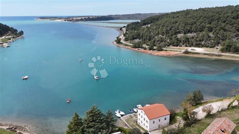 Povijesni ljetnikovac s privatnim molom, kuća, površina 378m2