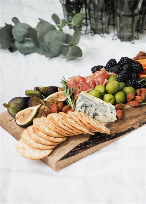 How to Create the Perfect Indoor Picnic Date Night - Broma Bakery