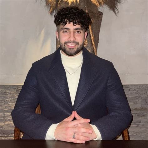 Ahmed - Medicine teacher - ₹3670/h
